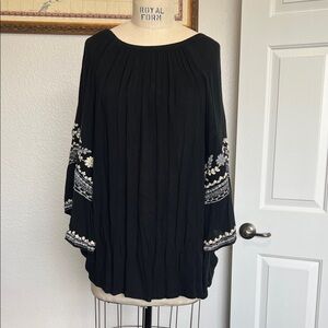 Chic Black Embroidered Women's Tunic